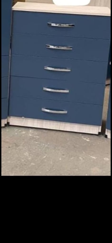 Wardrobe & Chest of drawers set