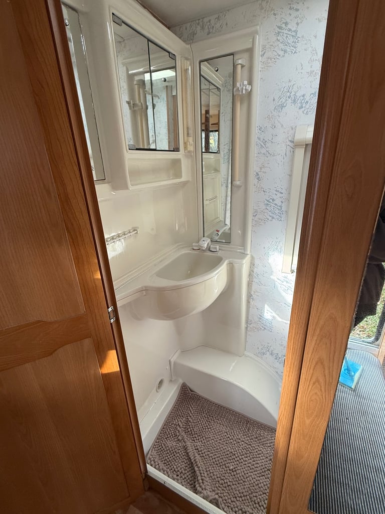 STUNNING 6 BERTH FAMILY CARAVAN - 2006 Compass Corona Rambler