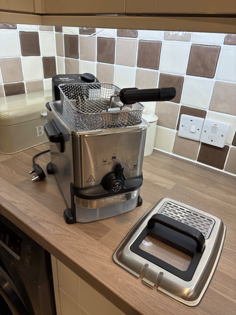 Tefal Oleoclean deep fat fryer 