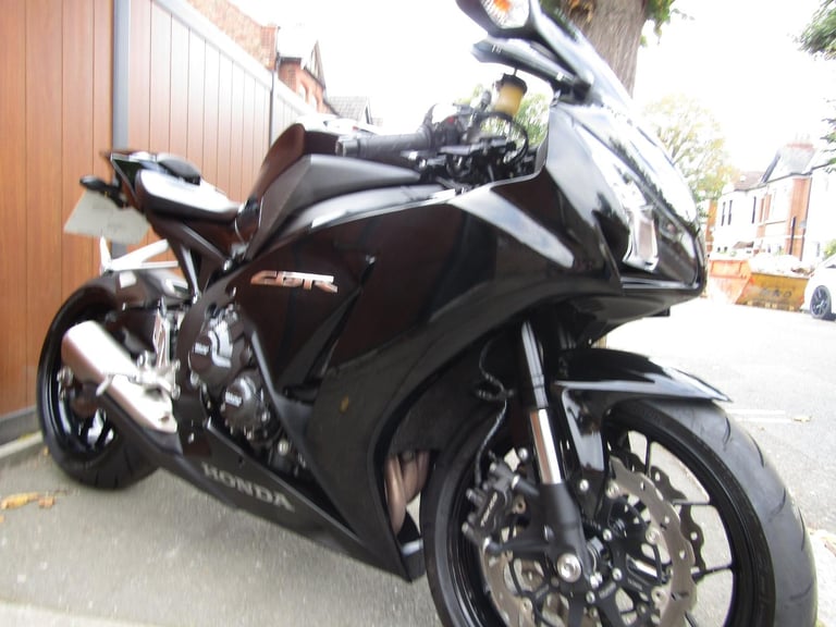 HONDA CBR 1000 RR *2017 * MODEL * AMAZING CONDITION * 9300 MILES *
