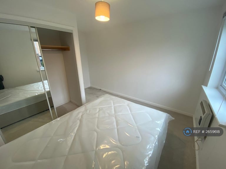 2 bedroom flat in Main Street, Glasgow, G40 (2 bed) (#2659618)