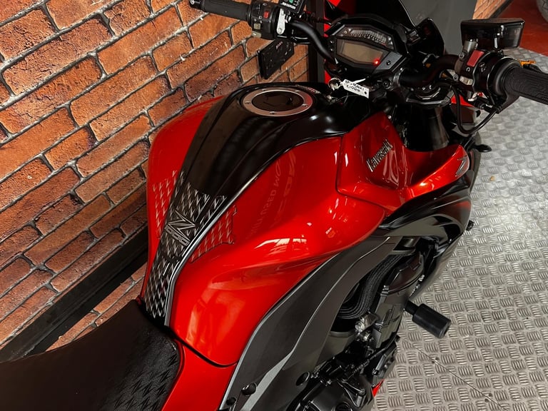 2017 Kawasaki ZR1000 Z1000 LOTS OF EXTRAS LOW MILES