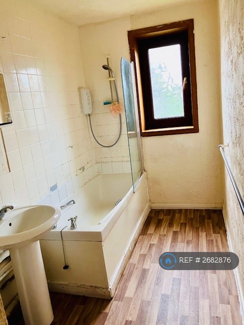 2 bedroom flat in Oldcroft Place, Aberdeen, AB16 (2 bed) (#2682876)