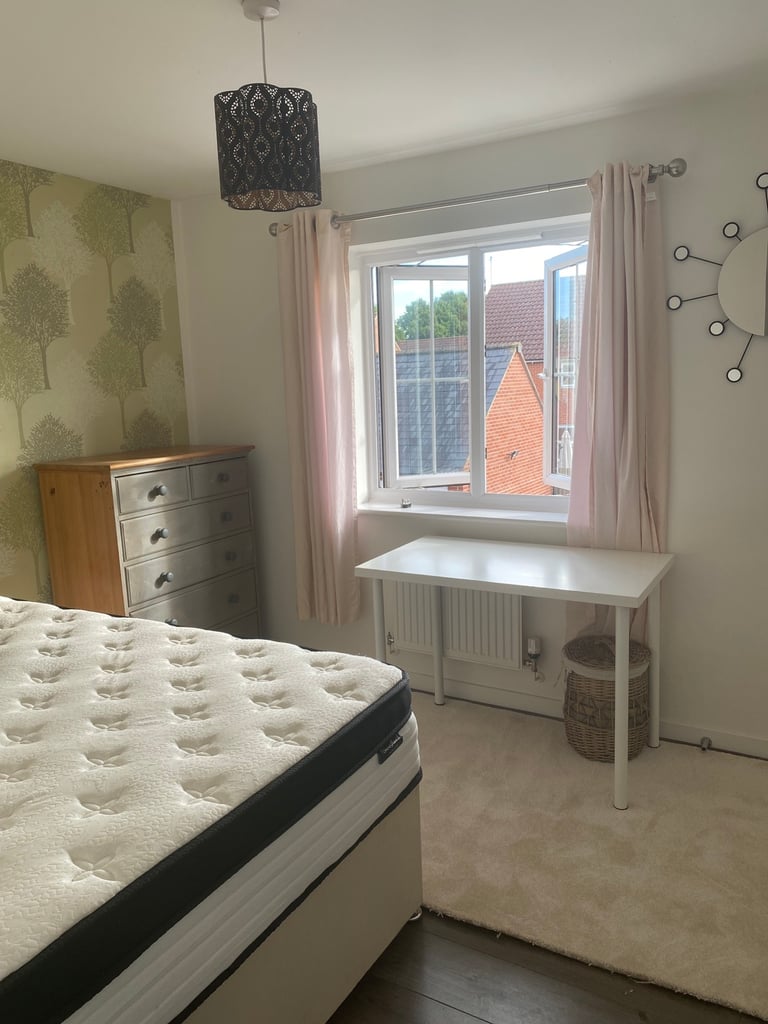 Double room with own bathroom £650