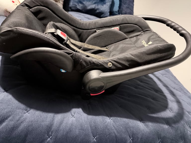 Venicci baby car seat 