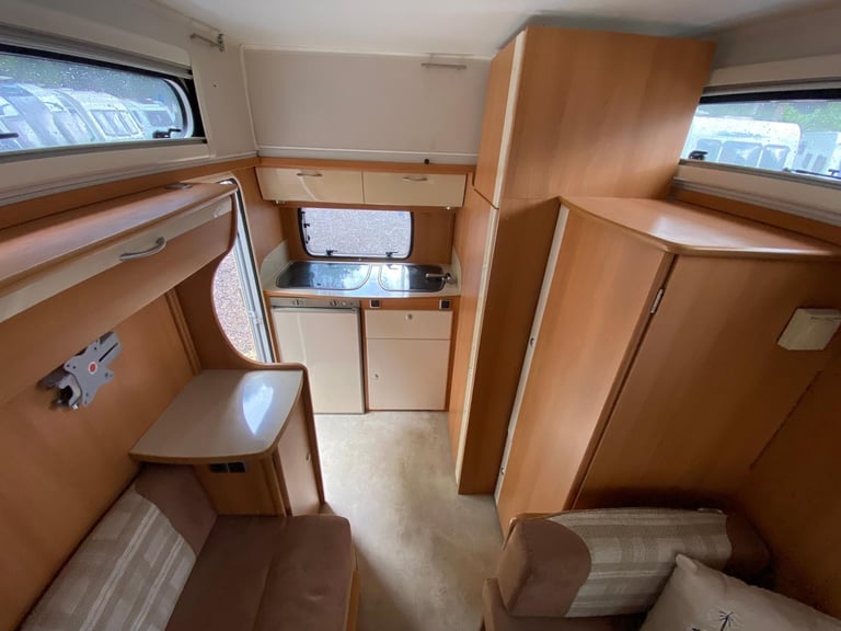 TRIGANO SILVER 310 TDL - 2015 - 2 BERTH - POP TOP - HEATING & HOT WATER - VGC 