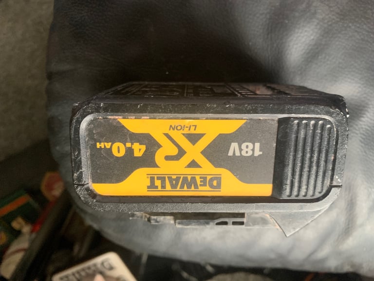 Dewalt 18 volt cordless hammer drill 