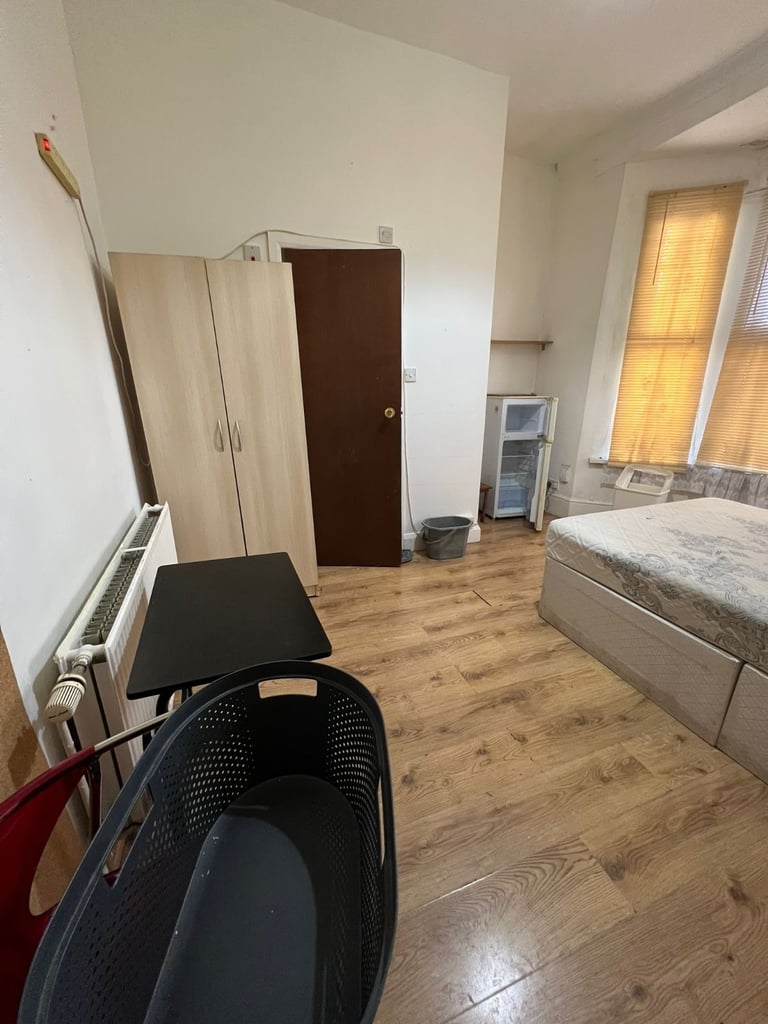 image for  BEAUTIFUL ENSUITE DOUBLE ROOM FOR RENT IN HOUNSLOW 