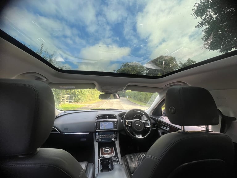 2017 Jaguar F-Pace 2.0d Portfolio 5dr Auto AWD 180 Bhp ESTATE Diesel Automatic