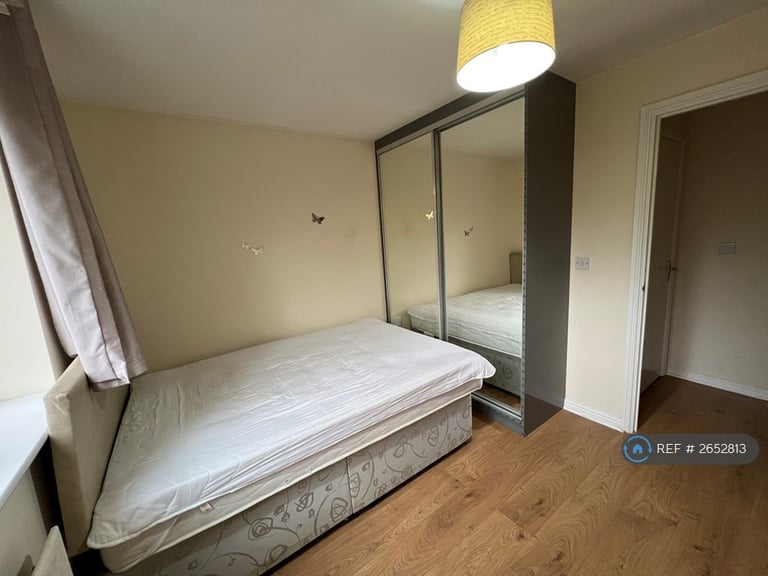 2 bedroom flat in Temple Place, Reading, RG1 (2 bed) (#2652813)
