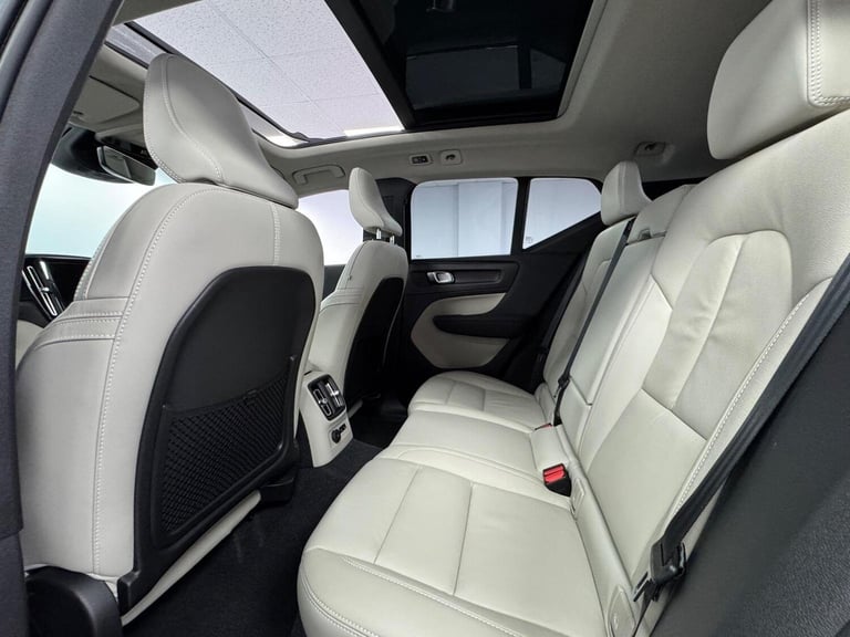 VOLVO XC40 1.5h T5 Recharge 10.7kWh Ultimate Dark Auto Euro 6 (s/s) 5dr 2023