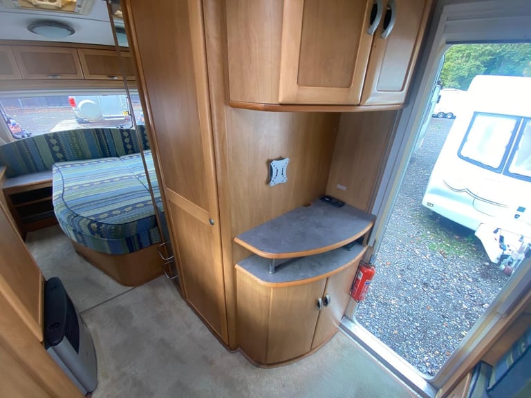 HYMER NOVA - 2001 - FIXED BED - 4 BERTH - BARGAIN BE QUICK 