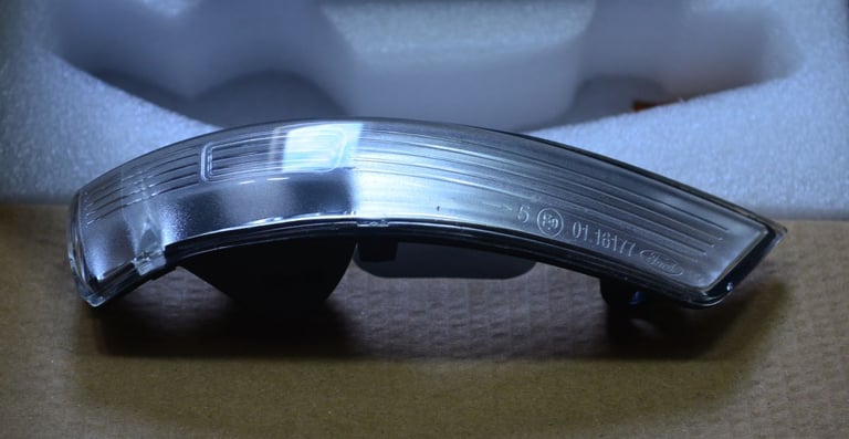 Mk 3 Ford Focus parts (Steering wheel, indicators and rear brake dust shields)