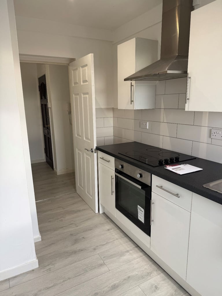 1 BEDROOM FLAT CLOSE TO NINEWELLS HOSPITAL