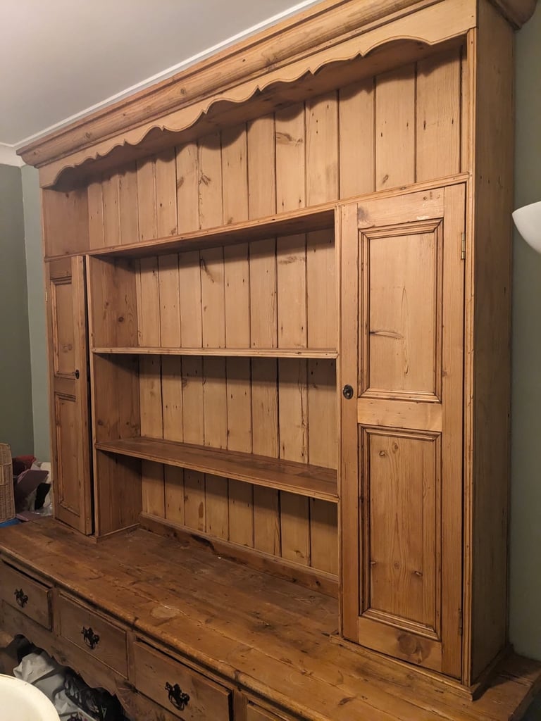Pine dresser