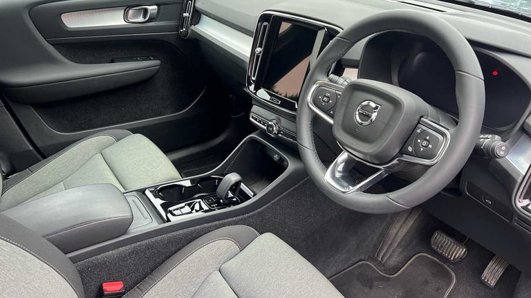 2022 Volvo XC40 2.0 B3P Plus Dark 5dr Auto SUV Petrol Automatic