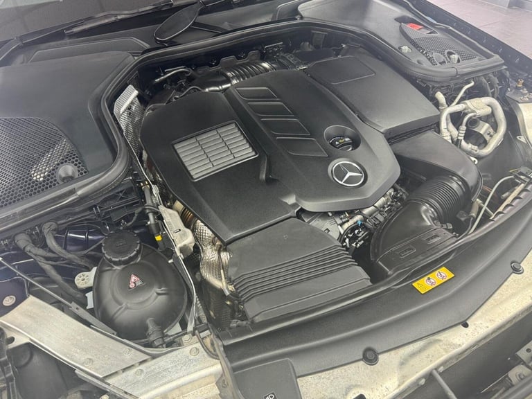 MERCEDES-BENZ E CLASS 2.0 E300d AMG Line Night Edition (Premium Plus) G-Tronic+