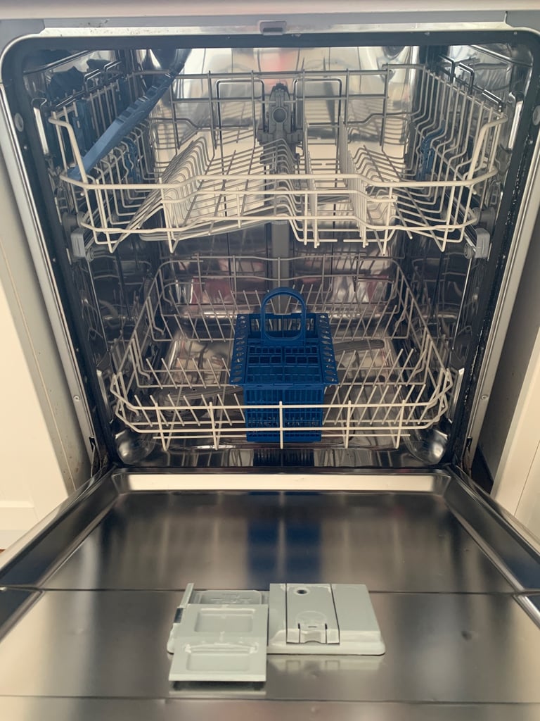 Indesit Dishwasher Silver