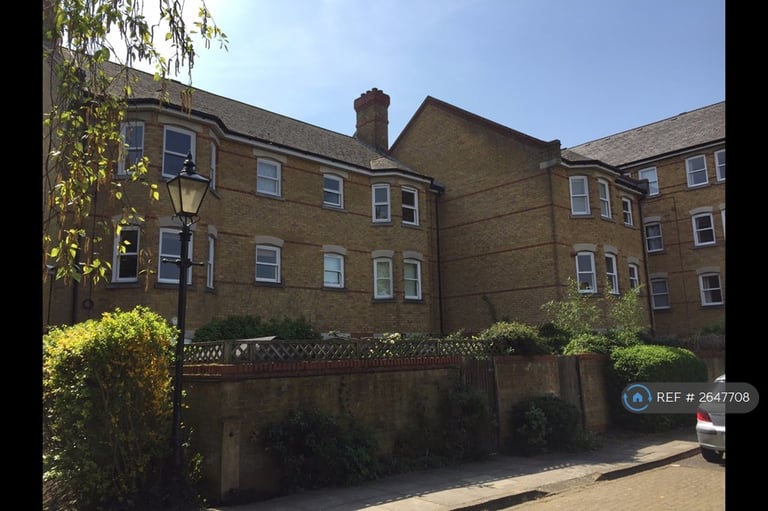 1 bedroom flat in Tonsley Heights, London, SW18 (1 bed) (#2647708)