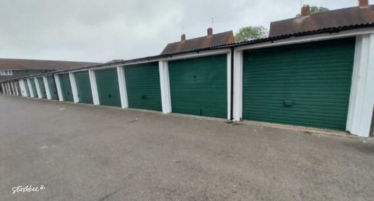 Garage to rent in Farnborough (GU14) | Stashbee