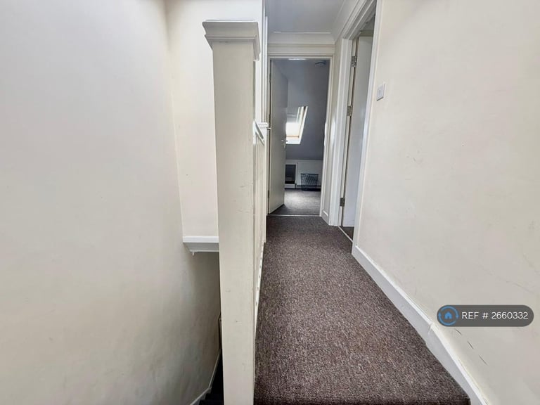 8 bedroom house in Blenheim Road, Reading, RG1 (8 bed) (#2660332)