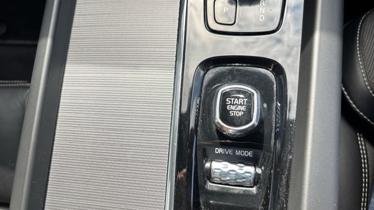 2020 Volvo XC60 Recharge R-Design, T6 AWD plug-in hybrid Estate Petrol Parallel PHEV Automatic