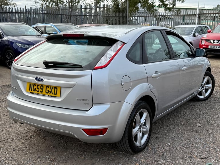 2010 Ford Focus 1.6 Zetec 5dr HATCHBACK Petrol Manual