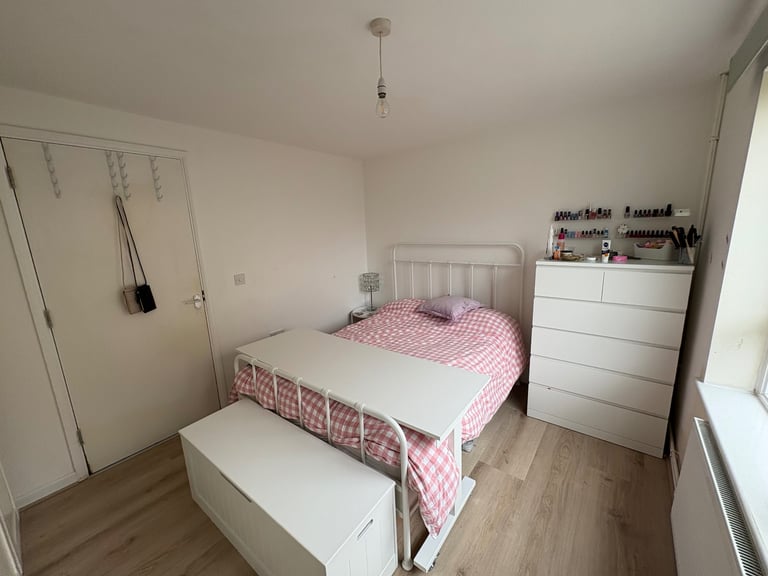 2 bed ground floor garden flat NW10 