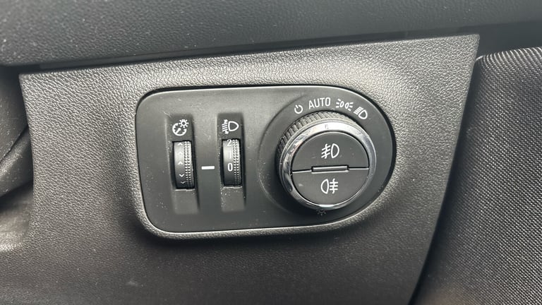 2019 Vauxhall Corsa 1.4 SE Nav 5dr HATCHBACK PETROL Manual