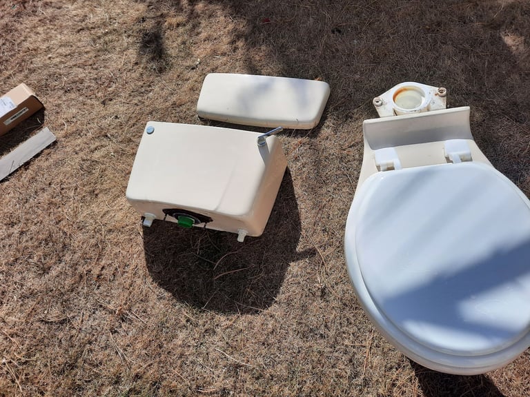 image for Twyfords whisper pink/peach? Close coupled toilet