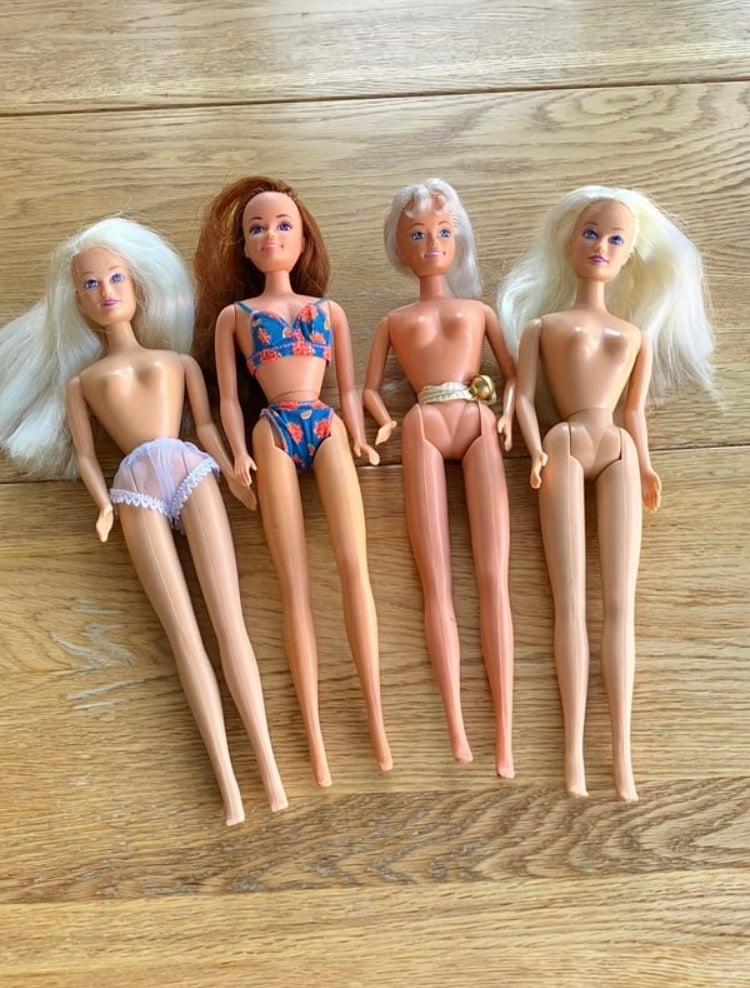 Free with any purchase over £10 -      12 DOLLS 