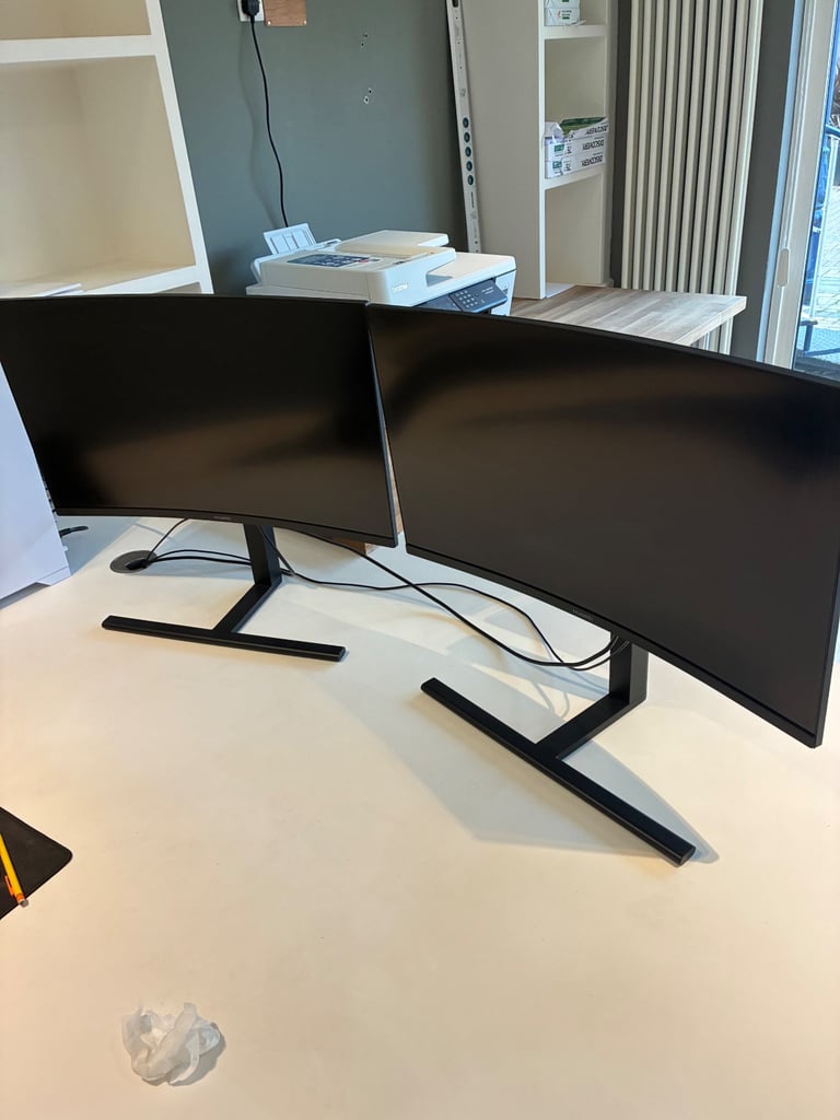 image for Huawei GT 27” Curved QHD 165Hz Gaming Monitor – Excellent Condition, Huge Saving!