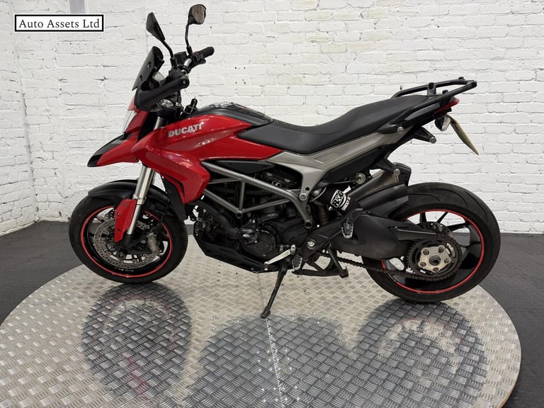 2014 Ducati Hyperstrada 821 821 Naked Petrol Manual Euro 3 (104 ps) Naked Petrol Manual