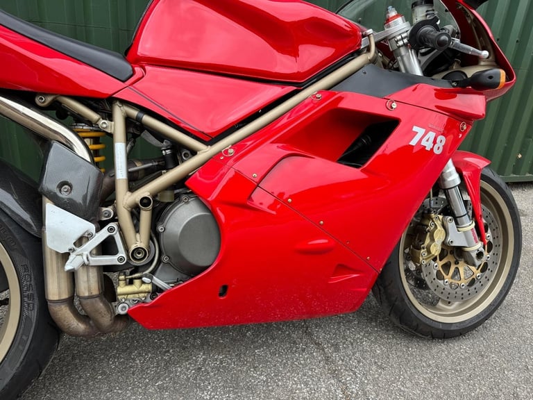 Ducati 748 BP Red 2000 Model 11000 miles Excellent History Belts Changed Termis