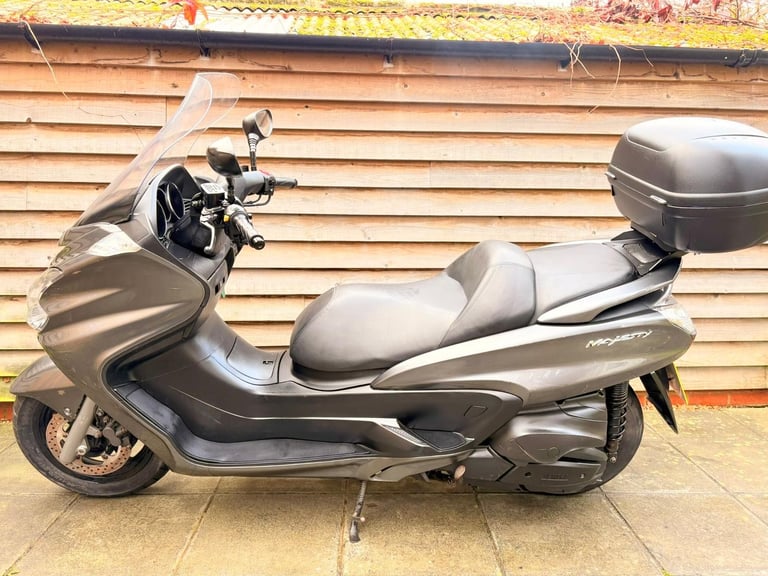 2010 / 10 Yamaha YP400 Majesty £1500 Silver 34049 miles.