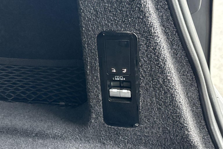 2023 Land Rover Range Rover Sport 3.0 D300 MHEV Dynamic SE SUV 5dr Diesel Auto 4WD Euro 6 (s/s) (...