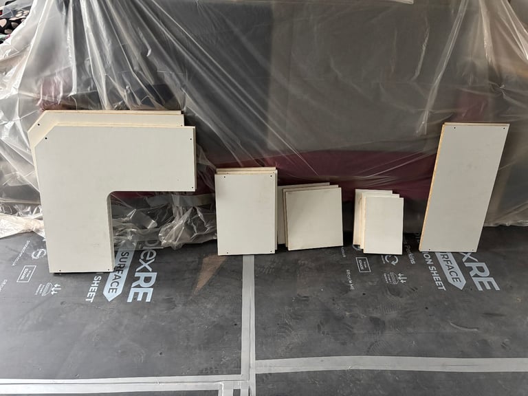 Free Howdens kitchen shelving – good condition