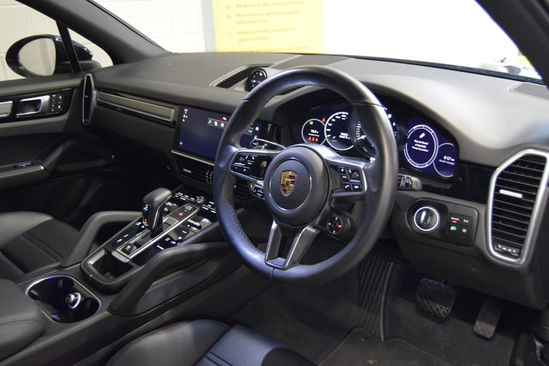 PORSCHE CAYENNE 3.0 V6 E-Hybrid 17.9kWh Platinum Edition 2022