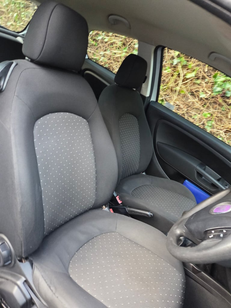 Grande punto 1.4 petrol cheap insurance and tax vgc in out motd 