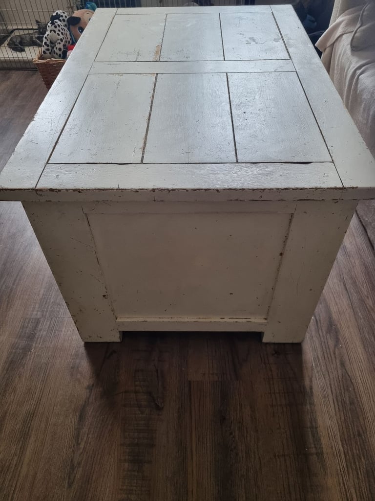 Shabby chic white coffee table 
