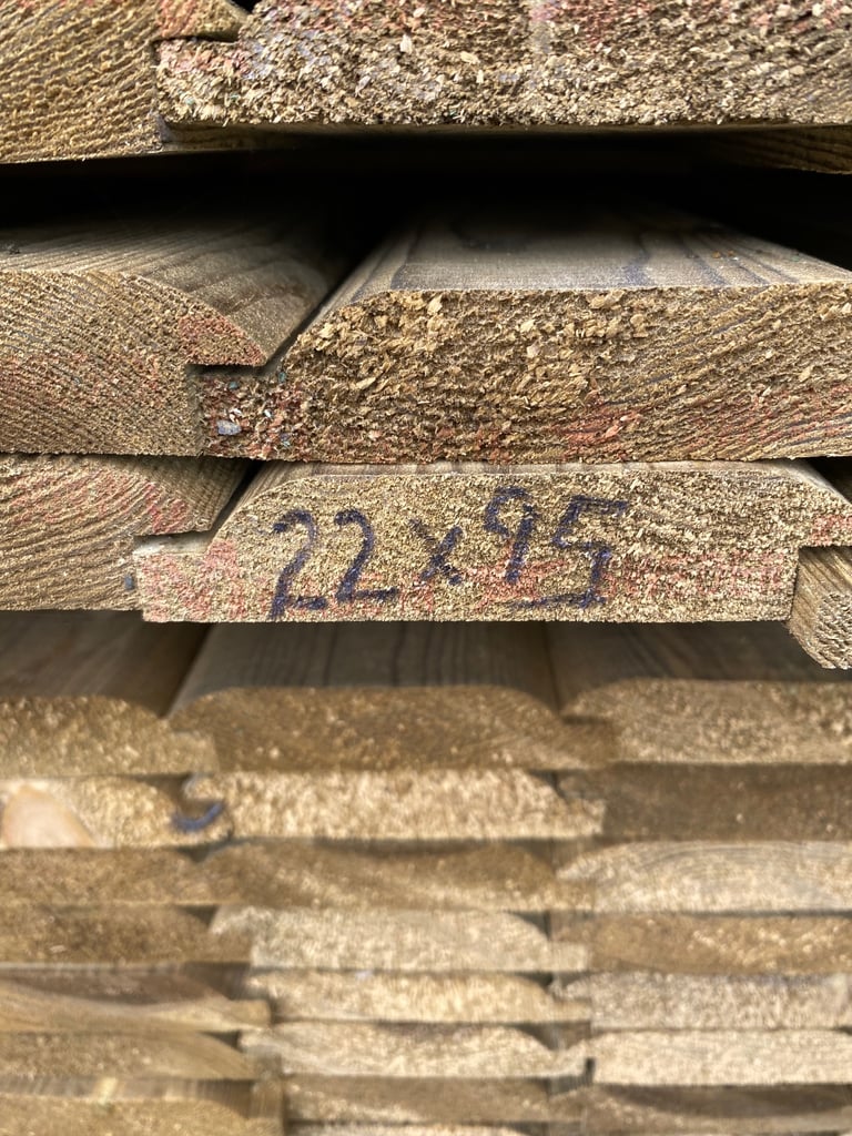 Heavy duty treated log cladding 3.9 m