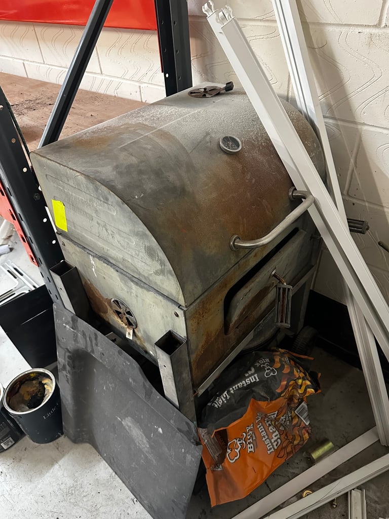 Outdoor bbq and smoker 