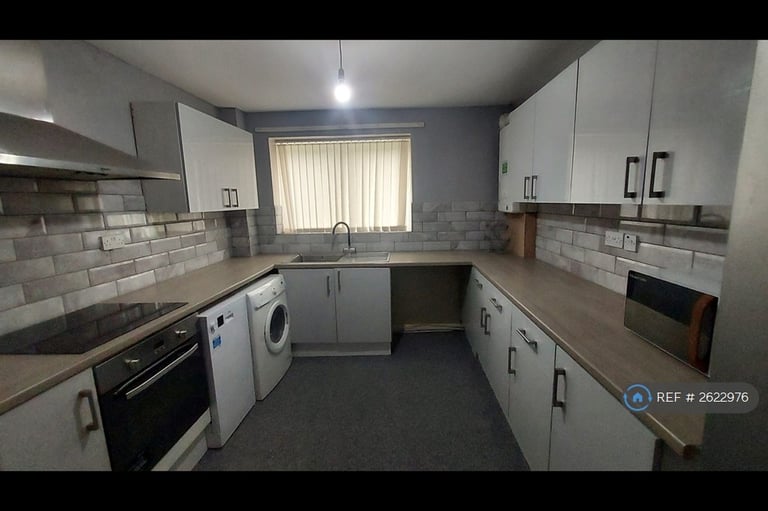 2 bedroom flat in Warwickhill Road, Kilmarnock, KA1 (2 bed) (#2622976)