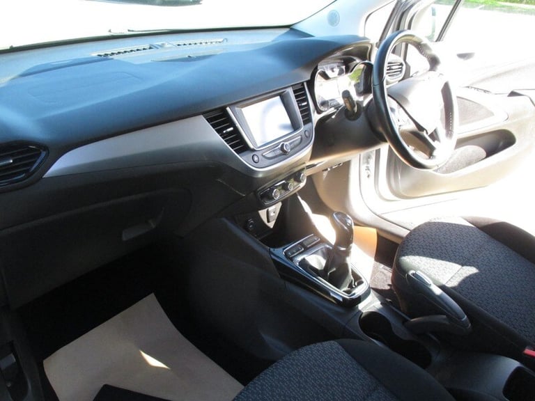 Vauxhall Crossland X SE