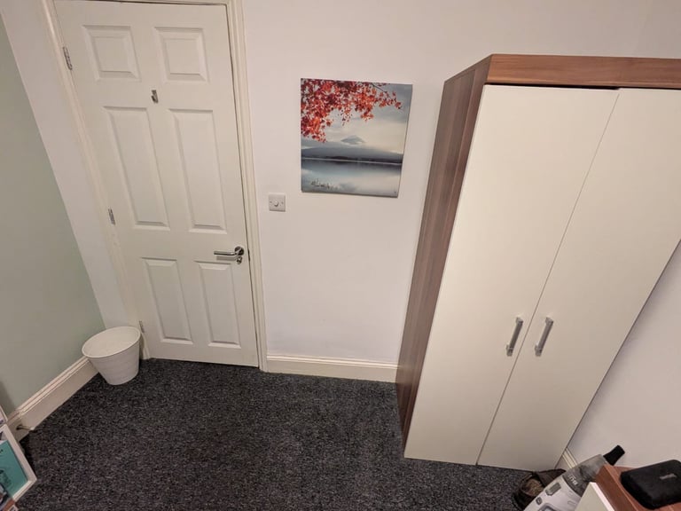 BS5 - Newly refurbished Ensuite in modern home 