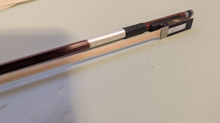 Full size violin bow 