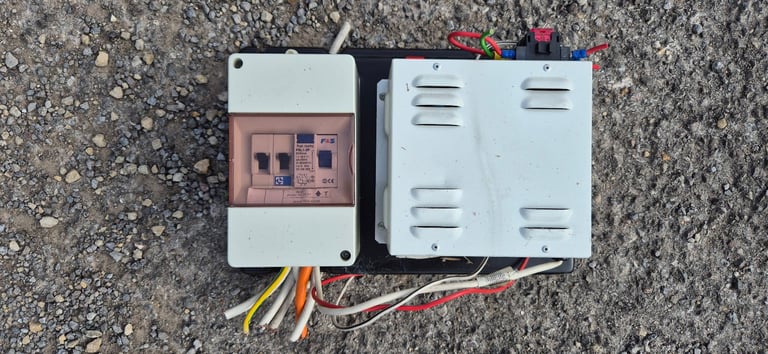 LOGIC 1 power supply and battery charger with panel control for camper, caravan, motorhome or boat.