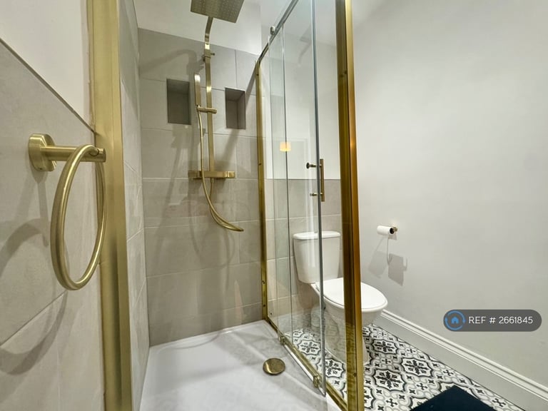 2 bedroom flat in Inverleith Terrace, Edinburgh, EH3 (2 bed) (#2661845)