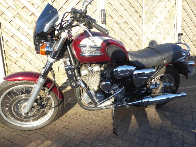TRIUMPH THUNDERBIRD 900 N REG OWNERS AND SERVICE BOOK VERY CLEAN BIKE
