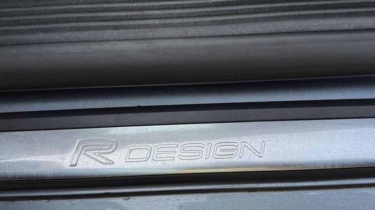 2017 Volvo V40 2.0 D2 R-Design Nav Plus Auto Euro 6 (s/s) 5dr Hatchback Diesel Automatic